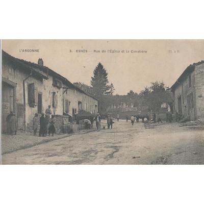 Esnes-en-Argonne - Rue de l'église et le Cimetiére 